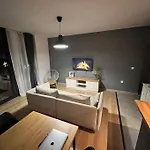 דירה Sunlit Elegance Escape *