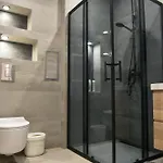 דירה Sunlit Elegance Escape וארנה