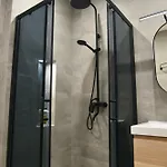 Sunlit Elegance Escape וארנה