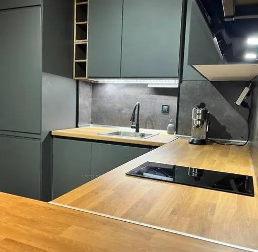 Sunlit Elegance Escape 바르나