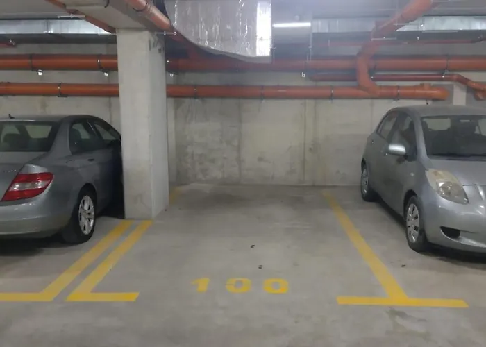 Sunlit Elegance Escape 바르나