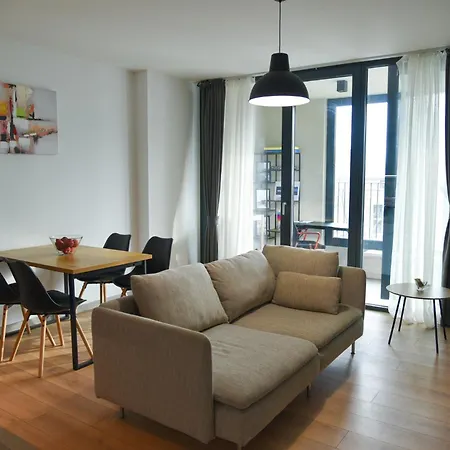 Sunlit Elegance Escape דירה