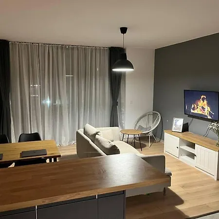 דירה Sunlit Elegance Escape *