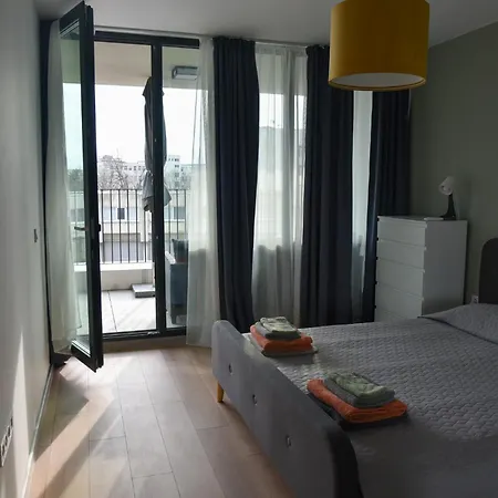 Sunlit Elegance Escape וארנה