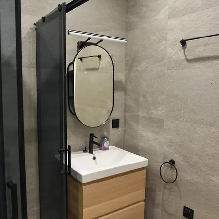 Sunlit Elegance Escape דירה וארנה