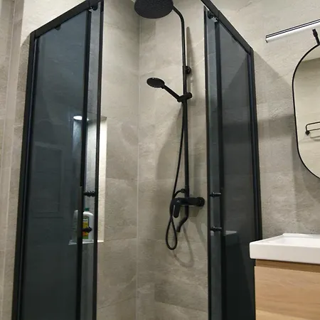 Sunlit Elegance Escape וארנה