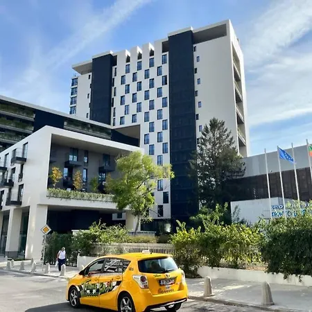 Sunlit Elegance Escape וארנה