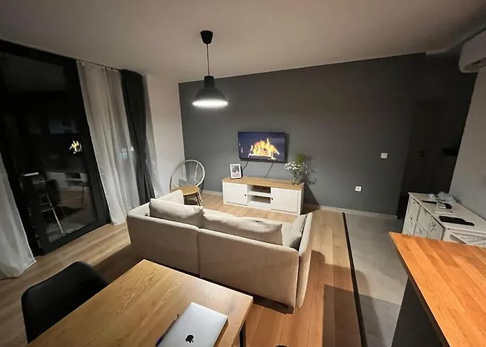 Apartment Sunlit Elegance Escape *