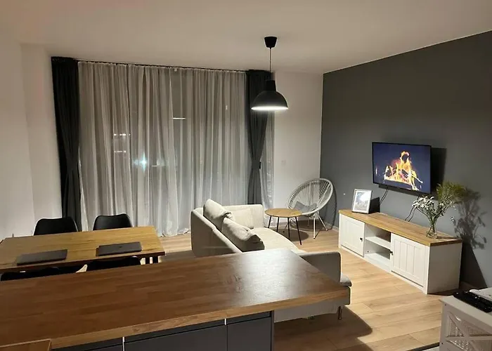 Apartment Sunlit Elegance Escape *